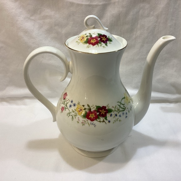 ROYAL ALBERT “SPRING MORNING” COFFEE POT LIKE-NEW - Picture 6 of 11